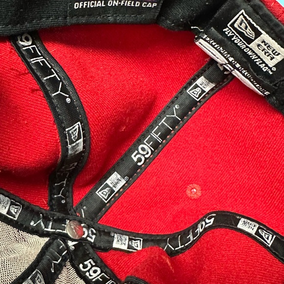 MLB Authentic Red Cap with embroidered T - Picture 9 of 9